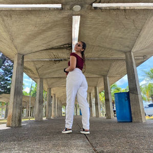 Meet your Posher, Laura ashantil